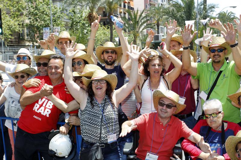 La primera mascletá de Hogueras hace retumbar Luceros