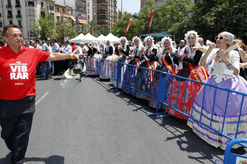 La primera mascletá de Hogueras hace retumbar Luceros