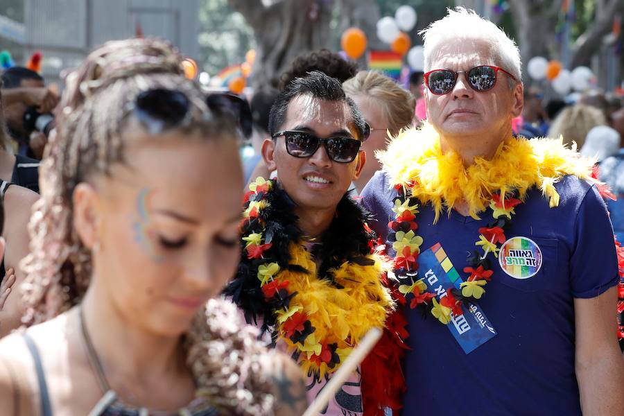 Disfraces coloridos inundan Tel Aviv