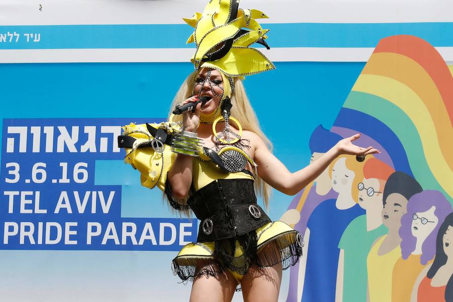 Disfraces coloridos inundan Tel Aviv