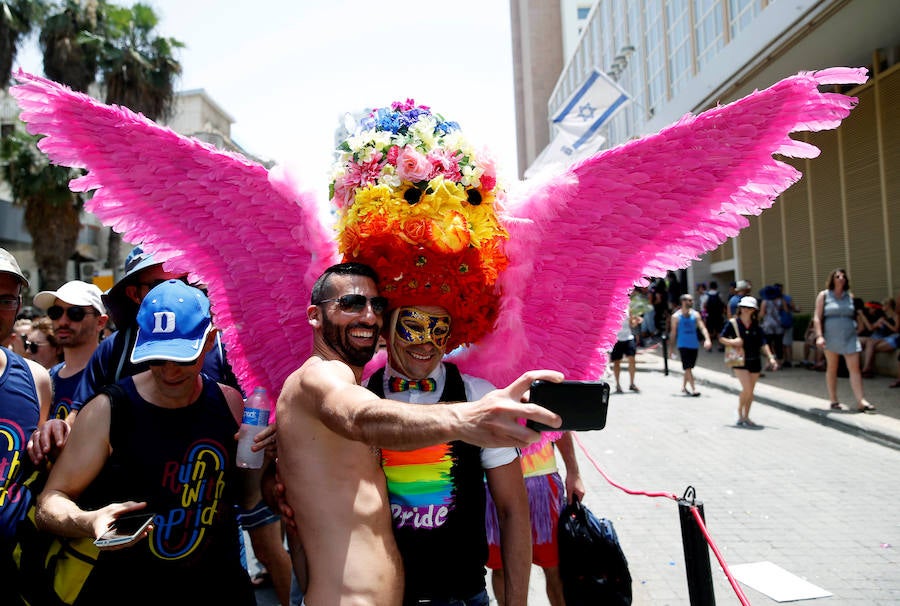 Disfraces coloridos inundan Tel Aviv