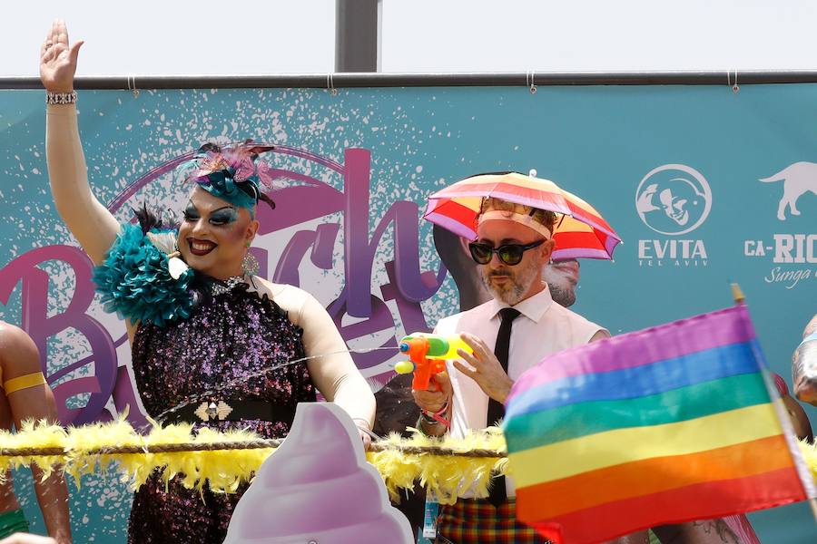 Disfraces coloridos inundan Tel Aviv