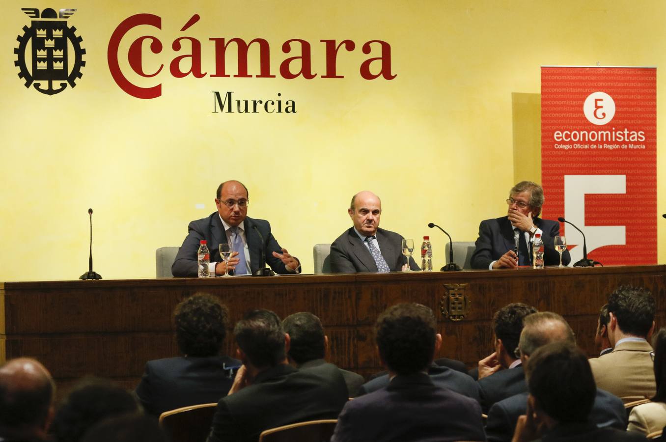 De Guindos participa en un acto de la Cámara de Comercio de Murcia