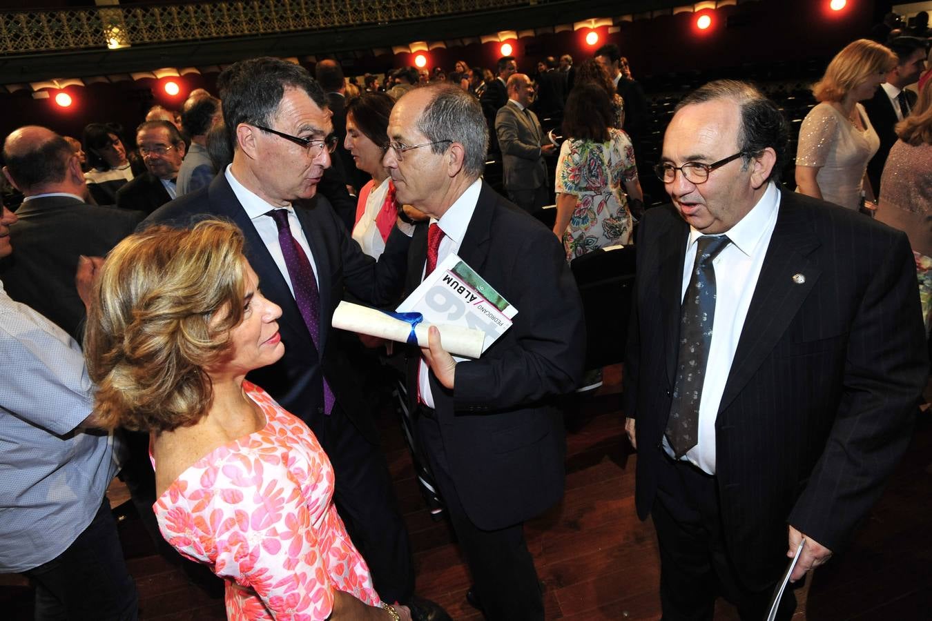 Entrega de las medallas de oro en el Día de la Región