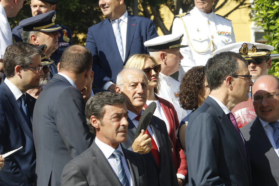 La Patrulla Acrobática de Paracaidismo del Ejército del Aire celebra el Día de la Región