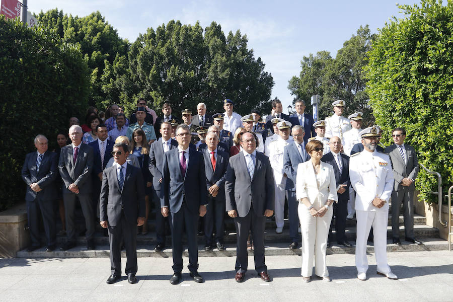 La Patrulla Acrobática de Paracaidismo del Ejército del Aire celebra el Día de la Región