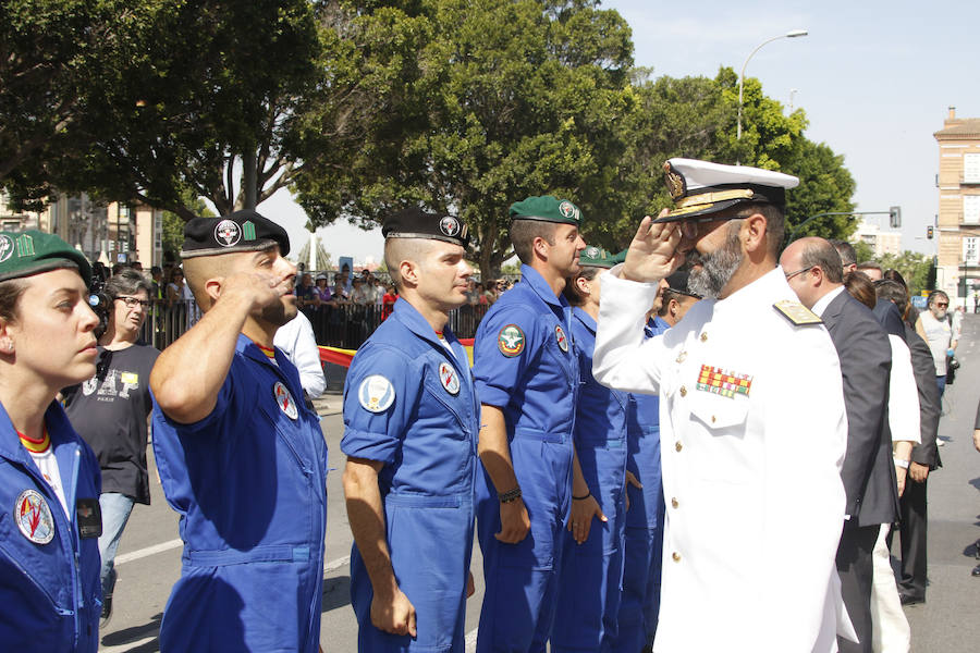 La Patrulla Acrobática de Paracaidismo del Ejército del Aire celebra el Día de la Región