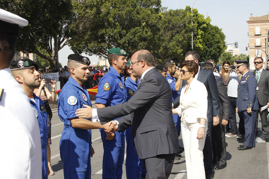 La Patrulla Acrobática de Paracaidismo del Ejército del Aire celebra el Día de la Región