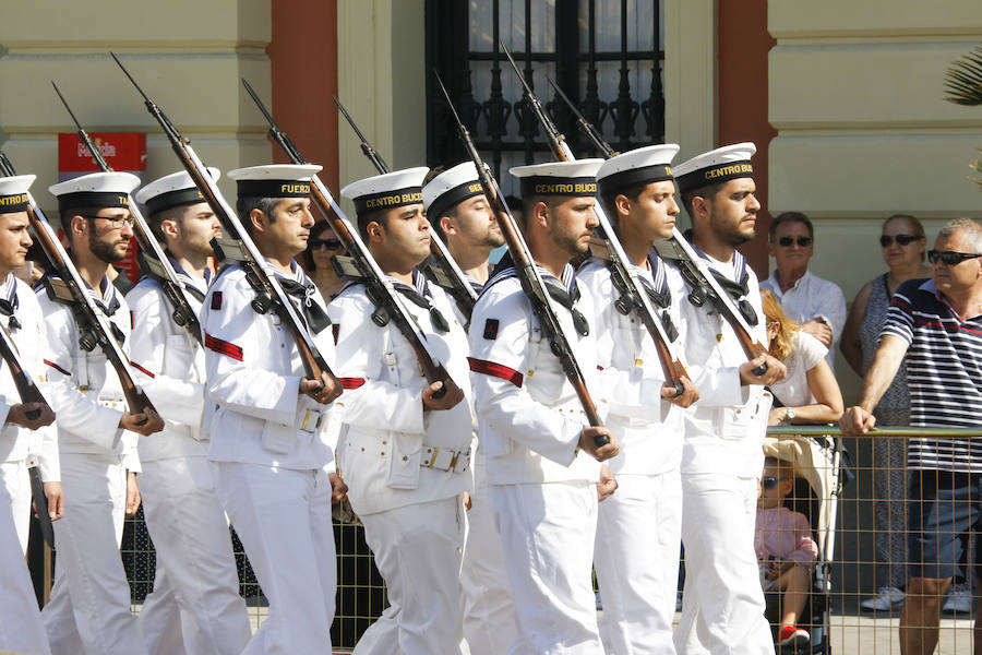 La Patrulla Acrobática de Paracaidismo del Ejército del Aire celebra el Día de la Región