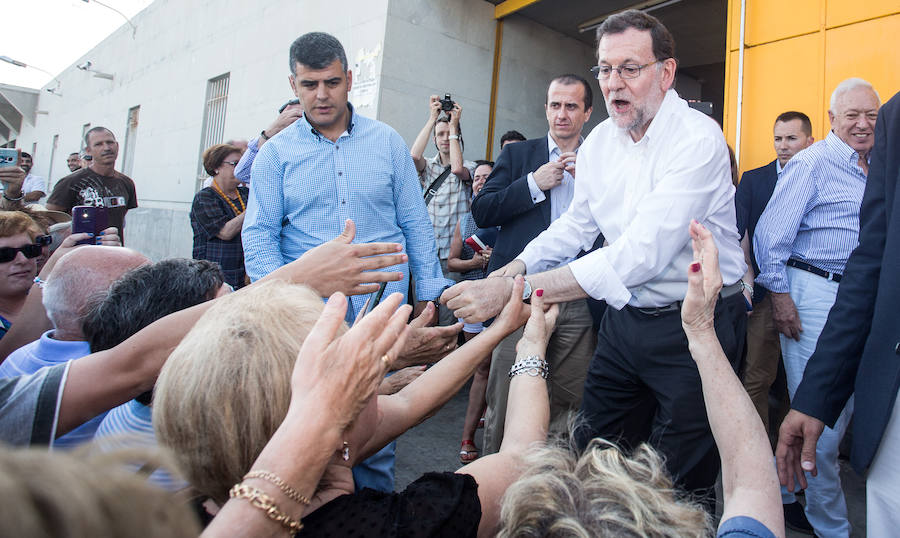 Rajoy hace campaña en Santa Pola