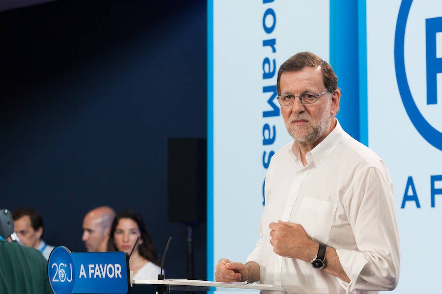 Rajoy da un mitin en el Víctor Villegas