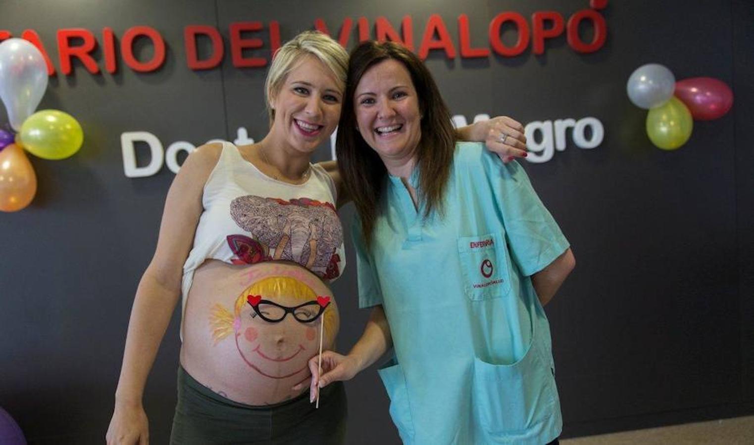 El Hospital de Vinalopó acoge un taller de pintura, dibujo y fotografía para mujeres embarazadas