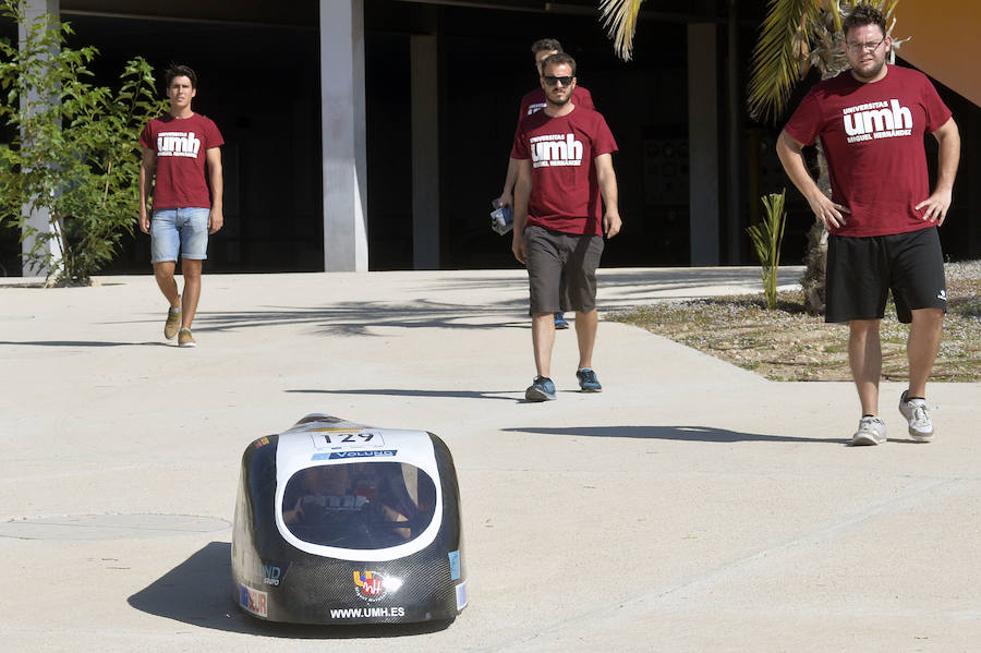 Estudiantes de la UMH diseñan un vehículo para recorrer 2.000 kilómetros con un litro de etanol