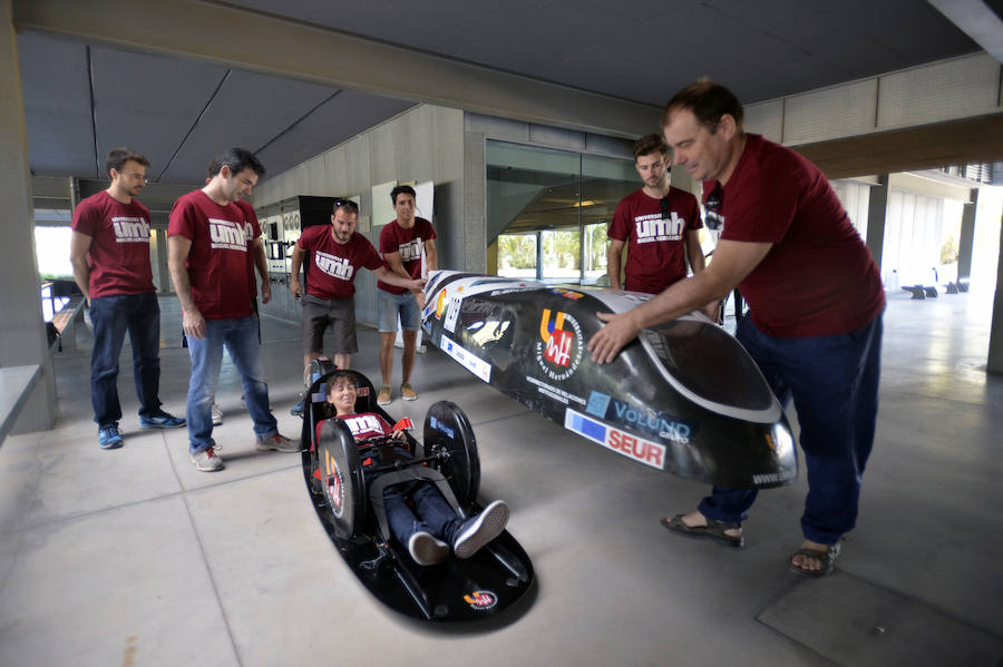 Estudiantes de la UMH diseñan un vehículo para recorrer 2.000 kilómetros con un litro de etanol