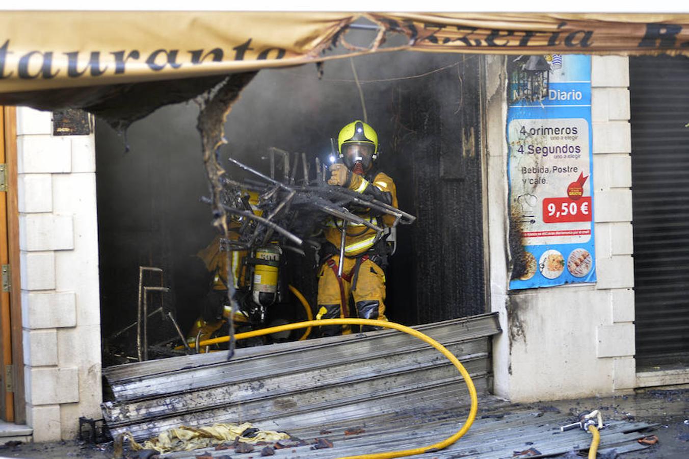 Un incendio destruye una pizzería en Elche junto al Centro de Congresos