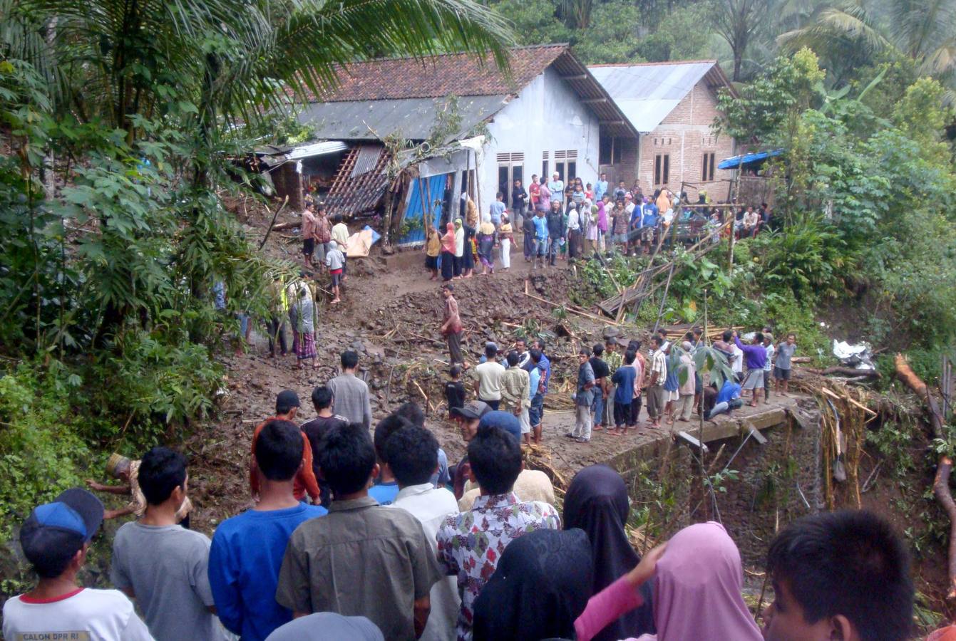 La tierra sepulta la isla de Java