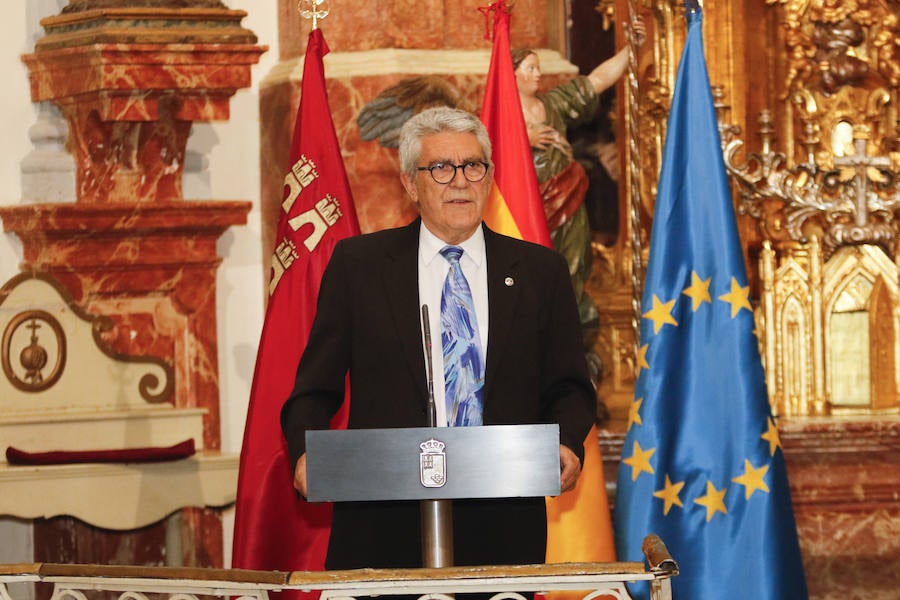 Cientos de personas dan su último adiós a Hernández Ros