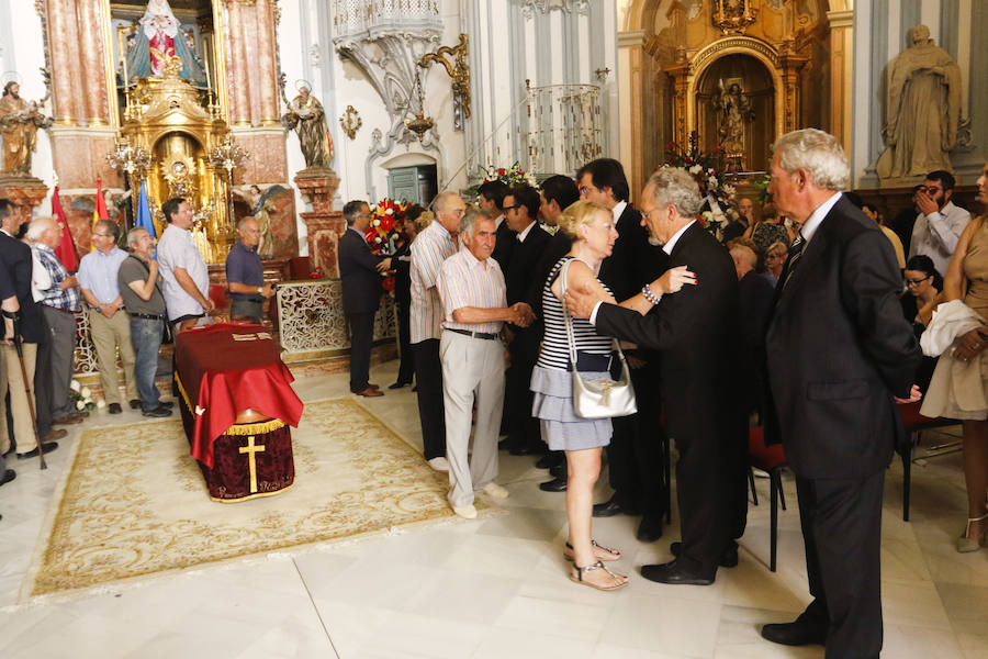 Cientos de personas dan su último adiós a Hernández Ros