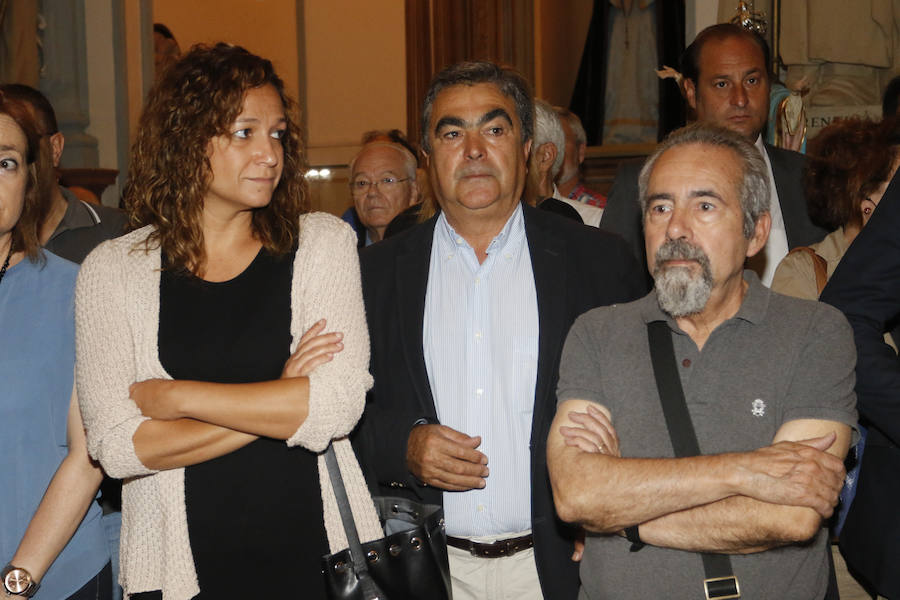 Cientos de personas dan su último adiós a Hernández Ros