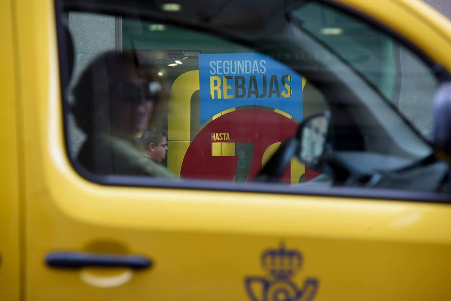 El intenso calor resta clientes a las tiendas en el primer día de rebajas