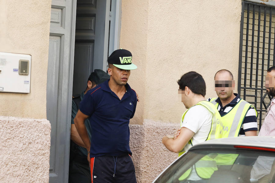 Redada de la Guardia Civil contra un marroquí que se dedica a la venta de estupefacientes en la calle Buen Suceso de Cieza.