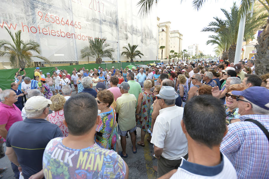 Apoyo vecinal al Hotel Arenales del Sol en Elche