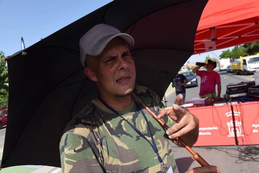 Una veintena de grafiteros decoran las antiguas cocheras de Latbus