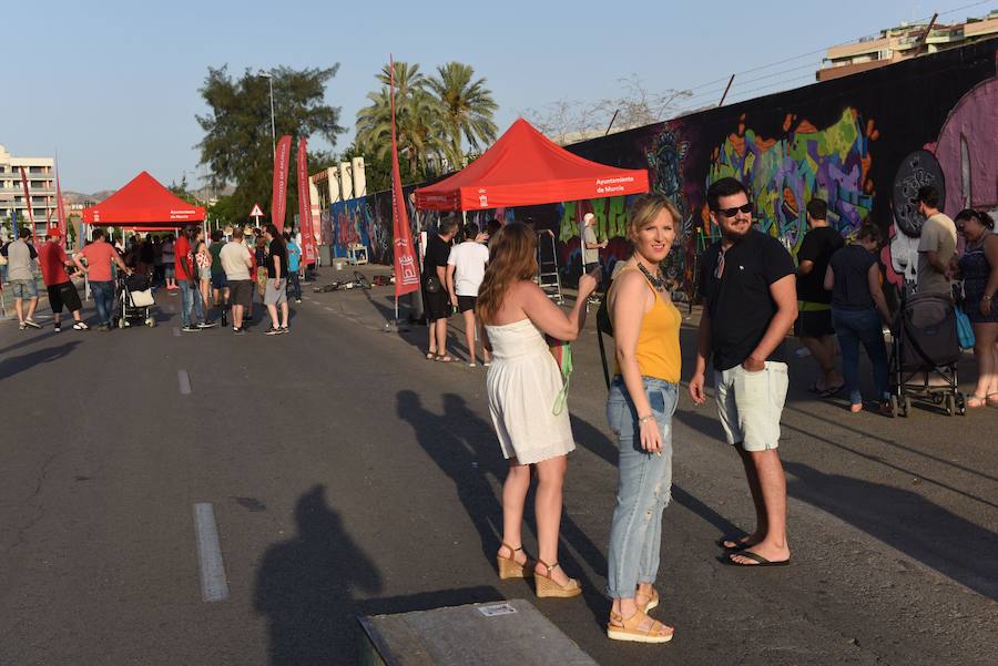 Una veintena de grafiteros decoran las antiguas cocheras de Latbus