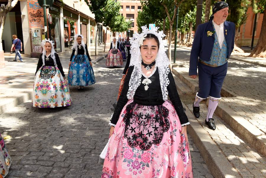 Elda deslumbra con sus falleras