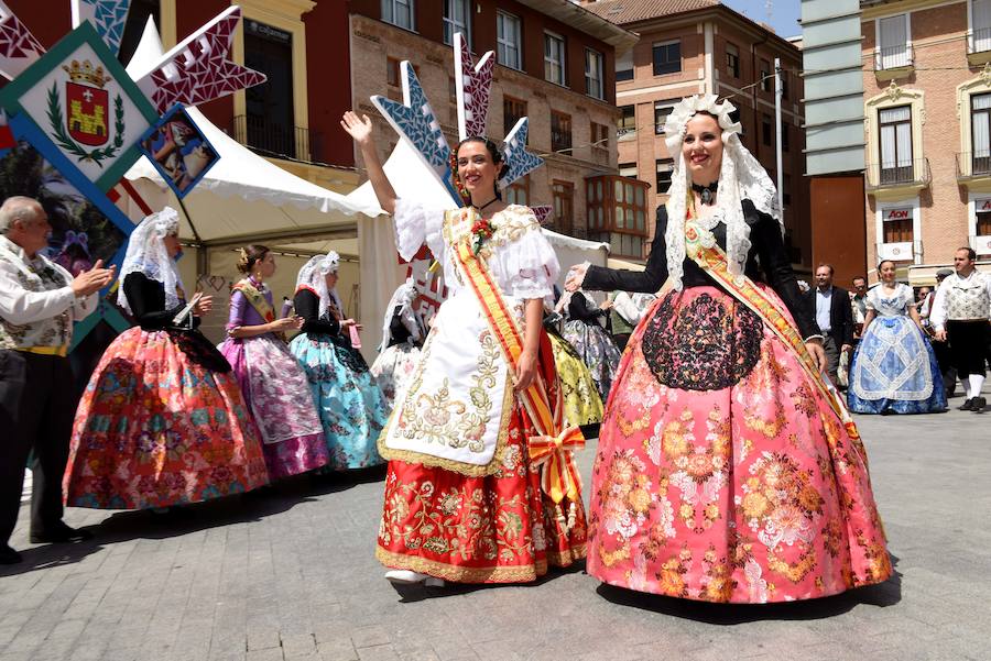 Elda deslumbra con sus falleras