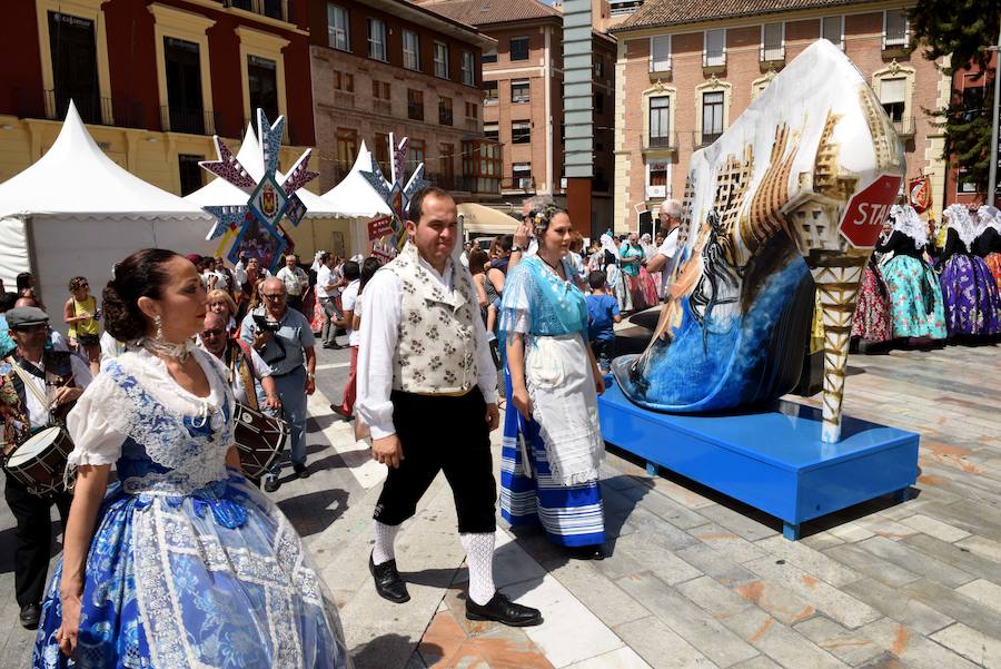 Elda deslumbra con sus falleras