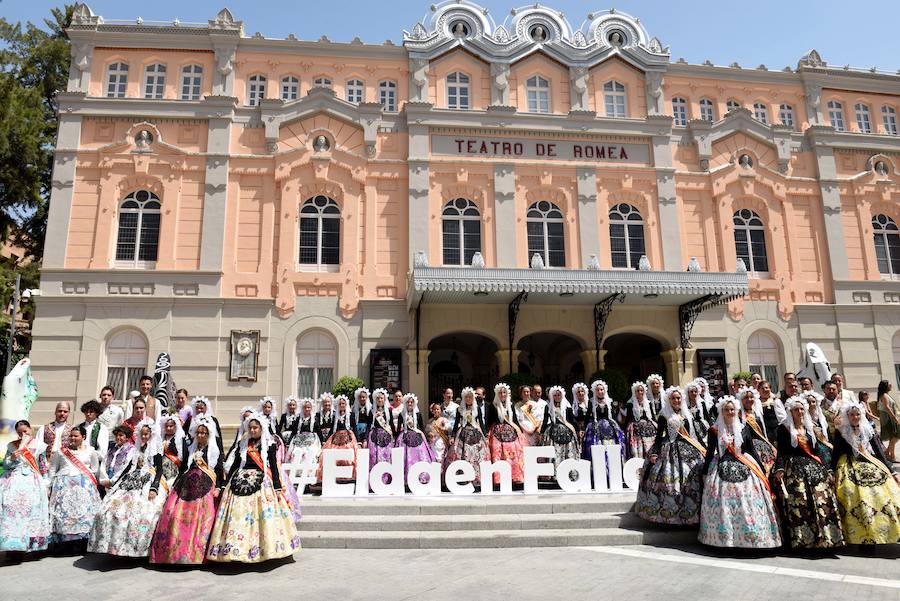 Elda deslumbra con sus falleras