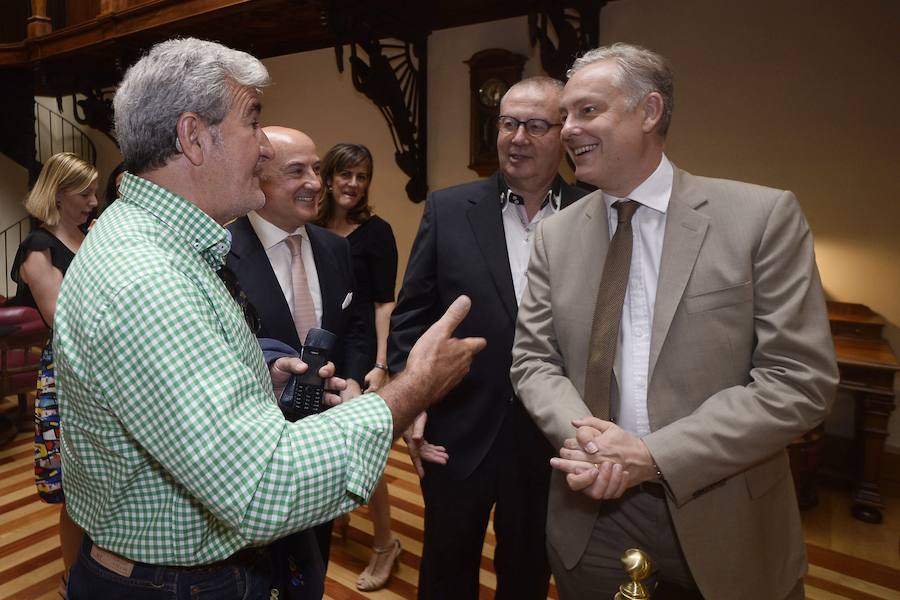 El embajador británico en España asiste al Foro Nueva Murcia