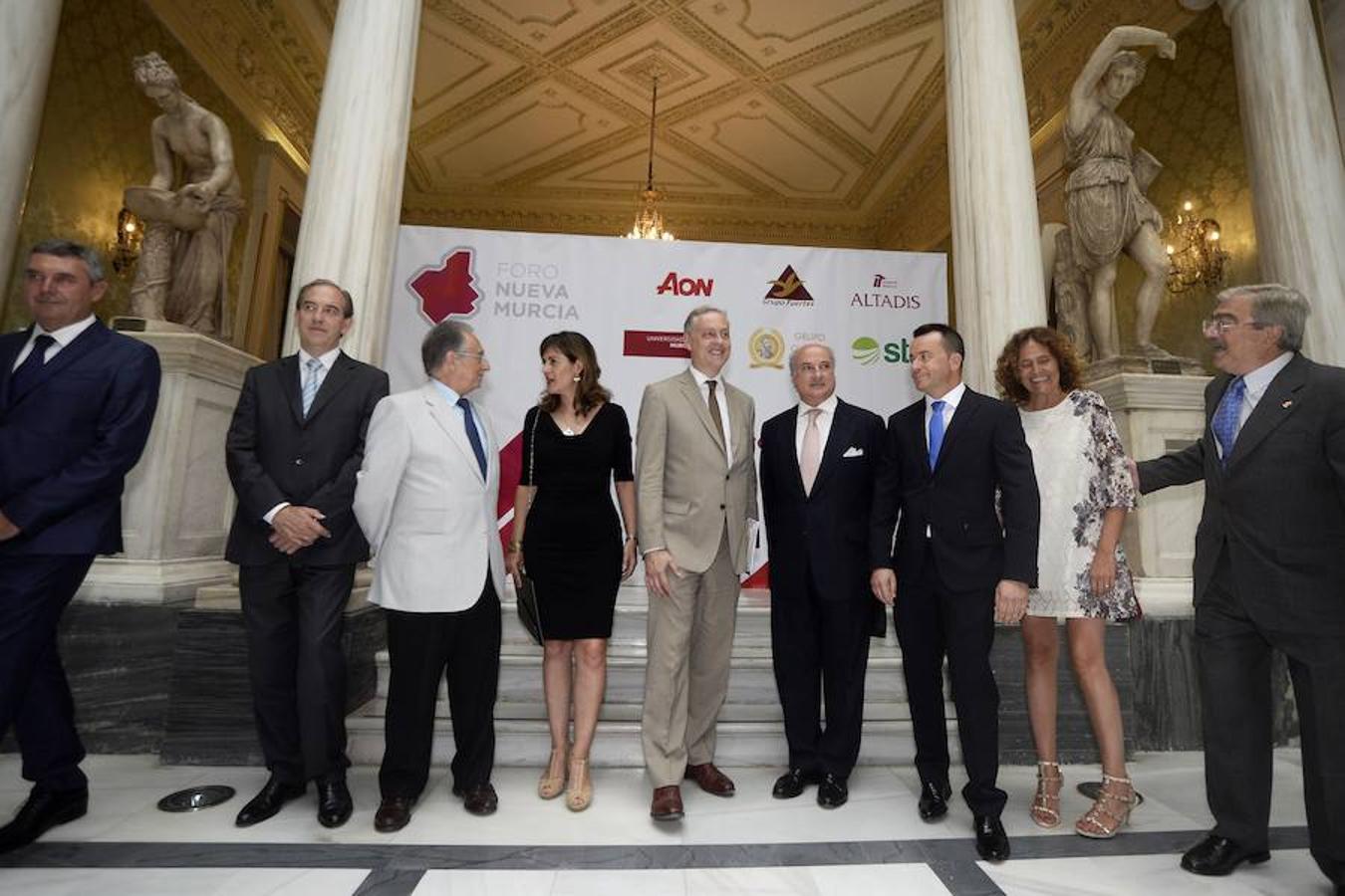 El embajador británico en España asiste al Foro Nueva Murcia