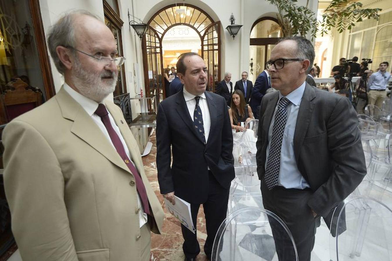 El embajador británico en España asiste al Foro Nueva Murcia