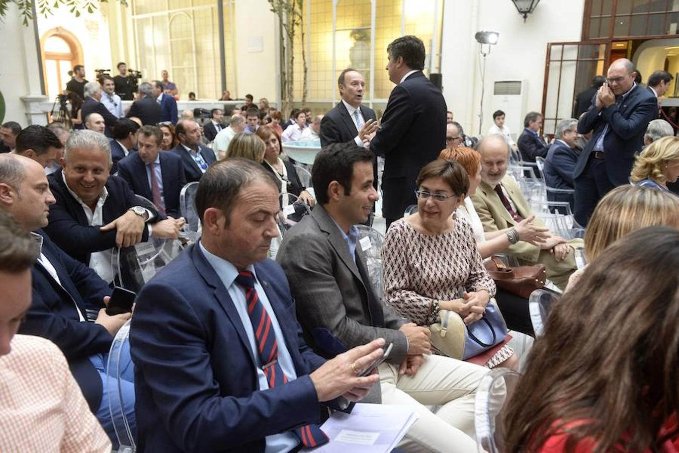 El embajador británico en España asiste al Foro Nueva Murcia