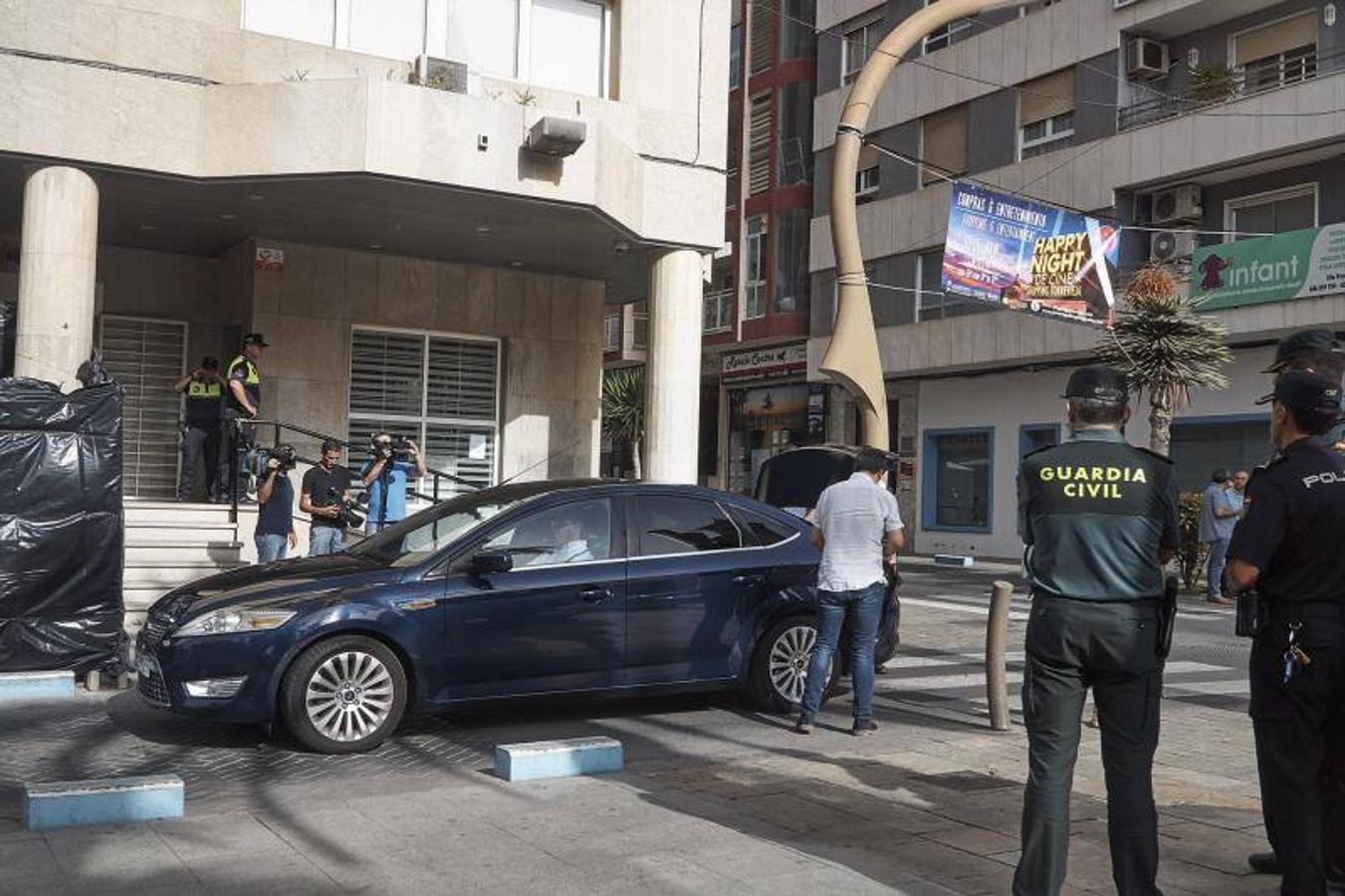 Protestas contra el Consell por imponer el valenciano en Torrevieja