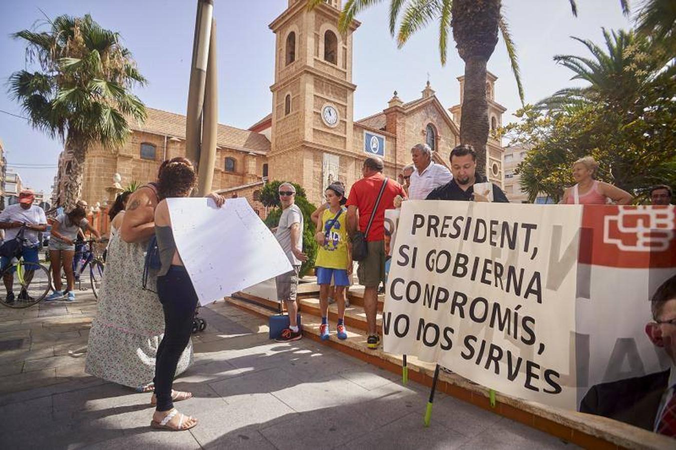 Protestas contra el Consell por imponer el valenciano en Torrevieja