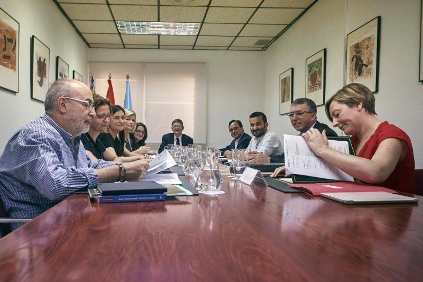 Protestas contra el Consell por imponer el valenciano en Torrevieja