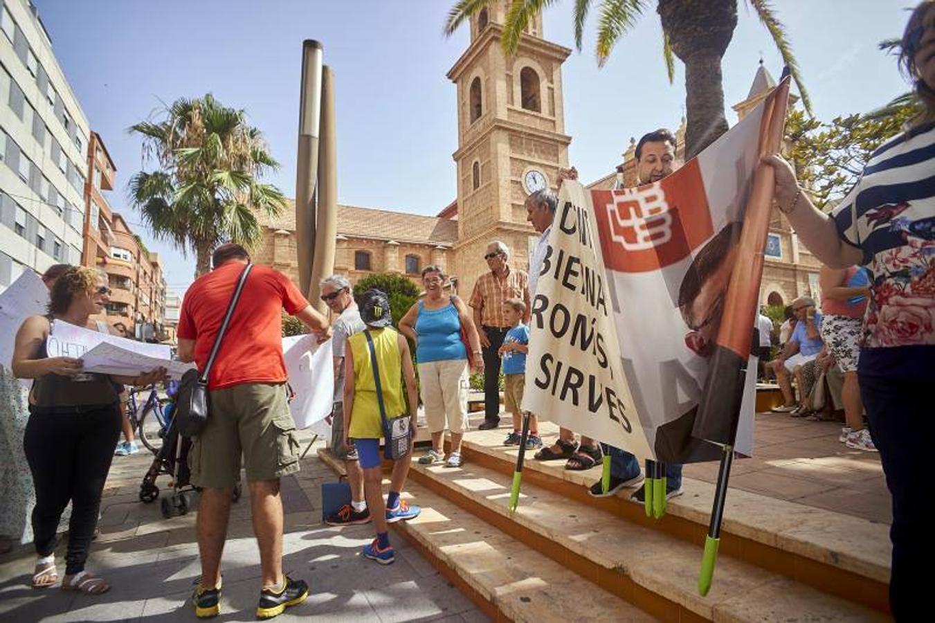 Protestas contra el Consell por imponer el valenciano en Torrevieja