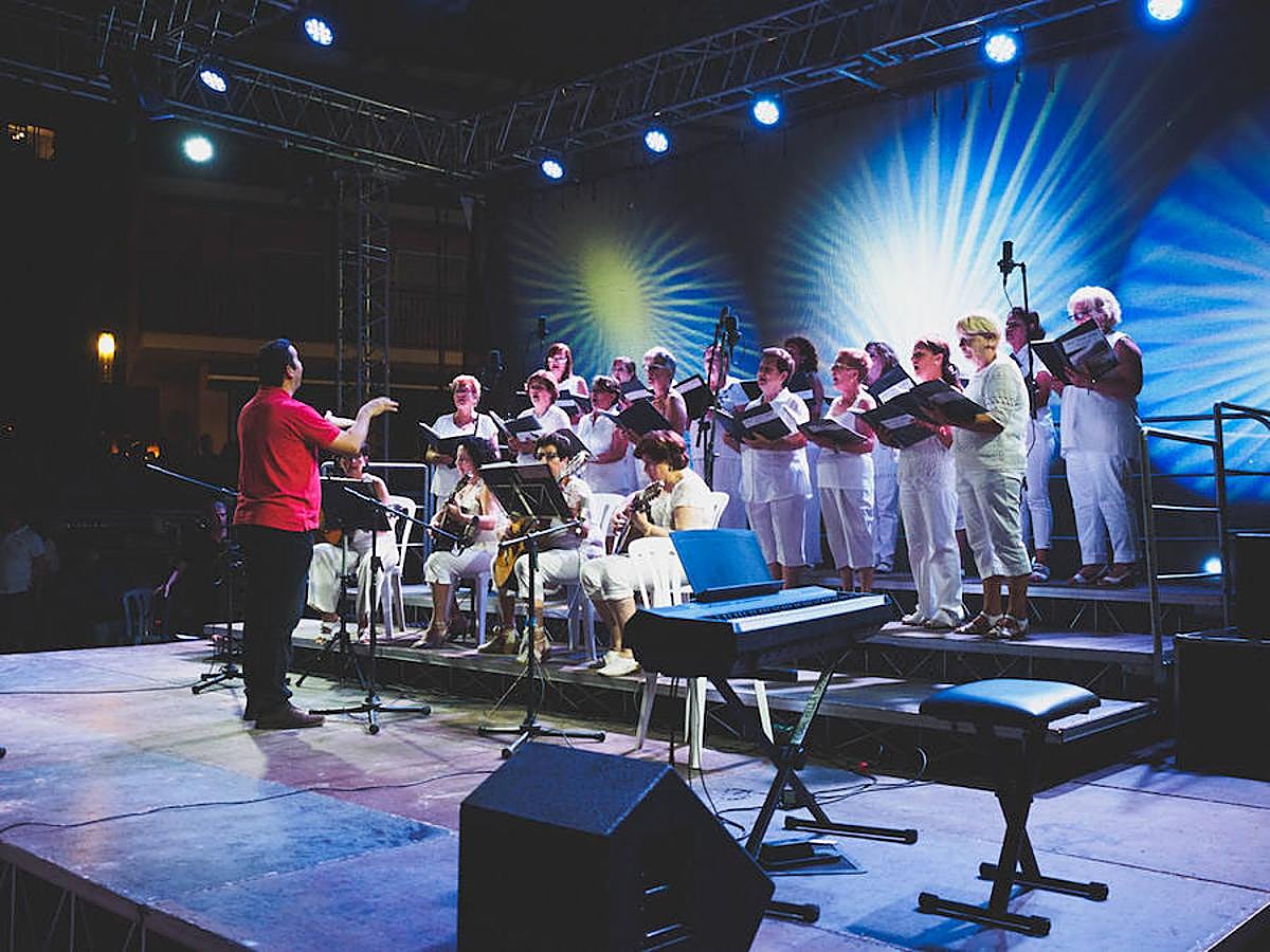 Nueve mil almas a ritmo de Habaneras en Torrevieja