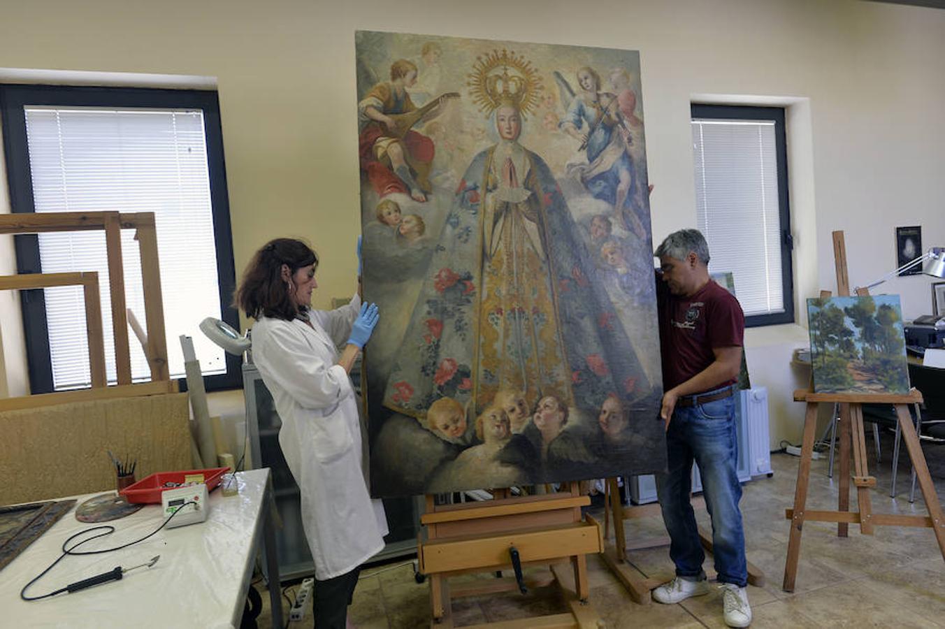 Cultura restaura un cuadro de la Virgen de 1747 para que luzca en el Museo de la Festa de Elche