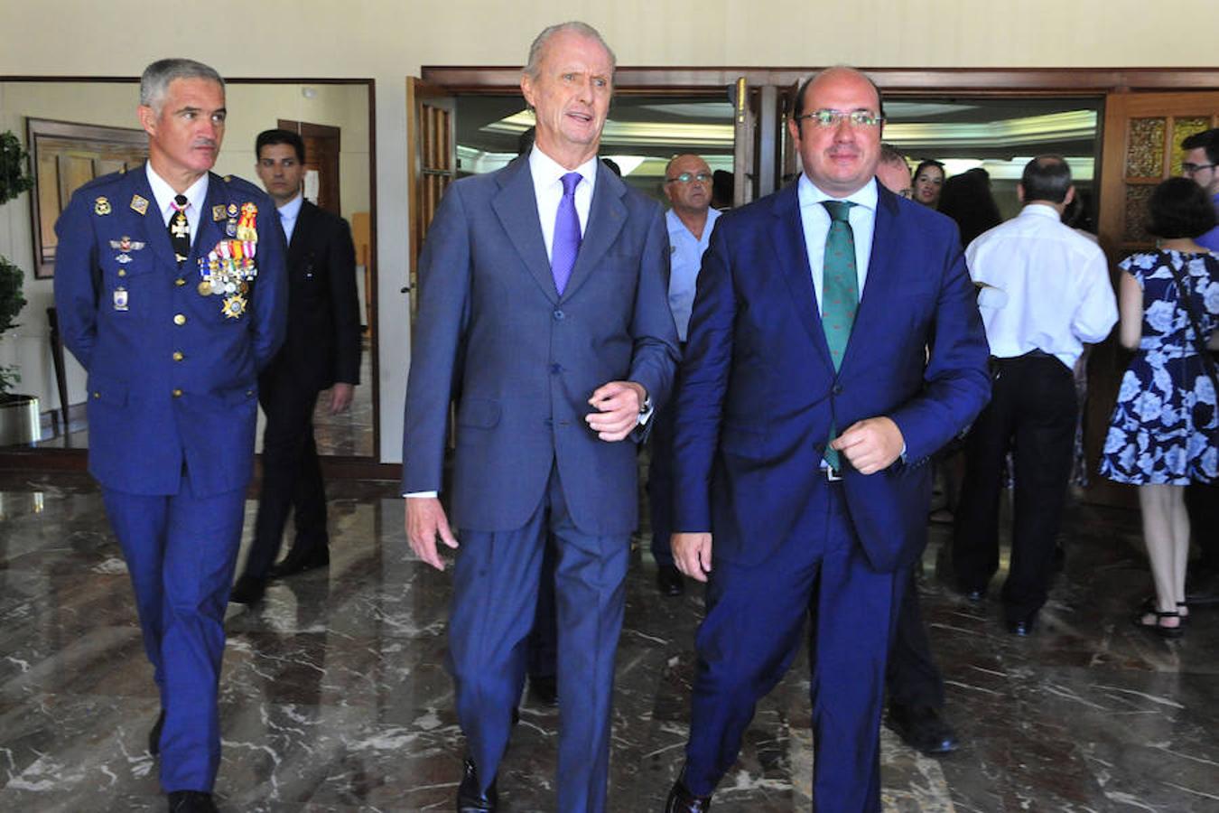 Entrega de despachos a los nuevos oficiales del Ejército del Aire