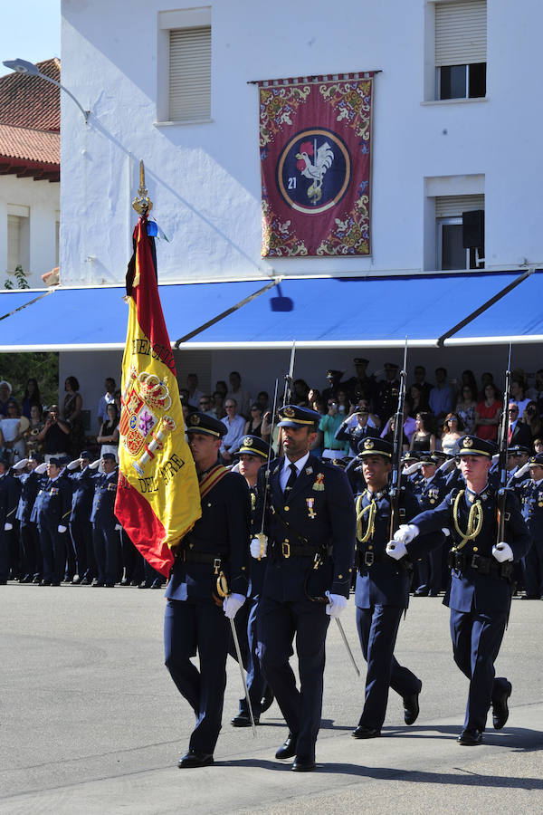 Entrega de despachos a los nuevos oficiales del Ejército del Aire