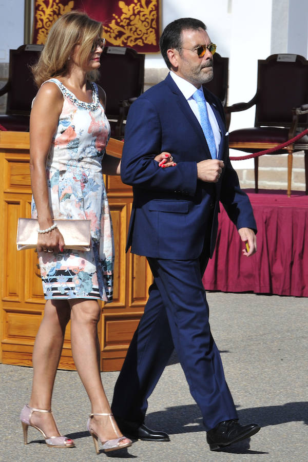 Entrega de despachos a los nuevos oficiales del Ejército del Aire