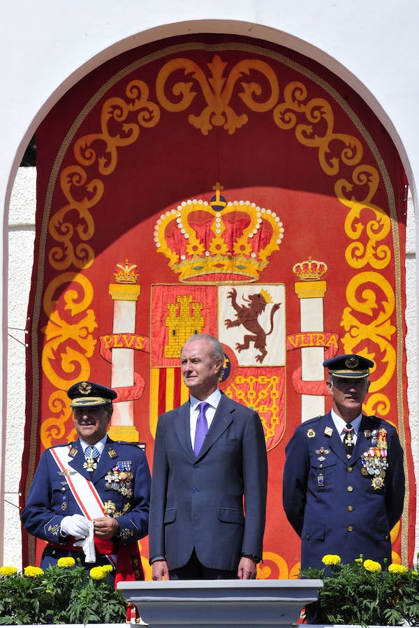 Entrega de despachos a los nuevos oficiales del Ejército del Aire