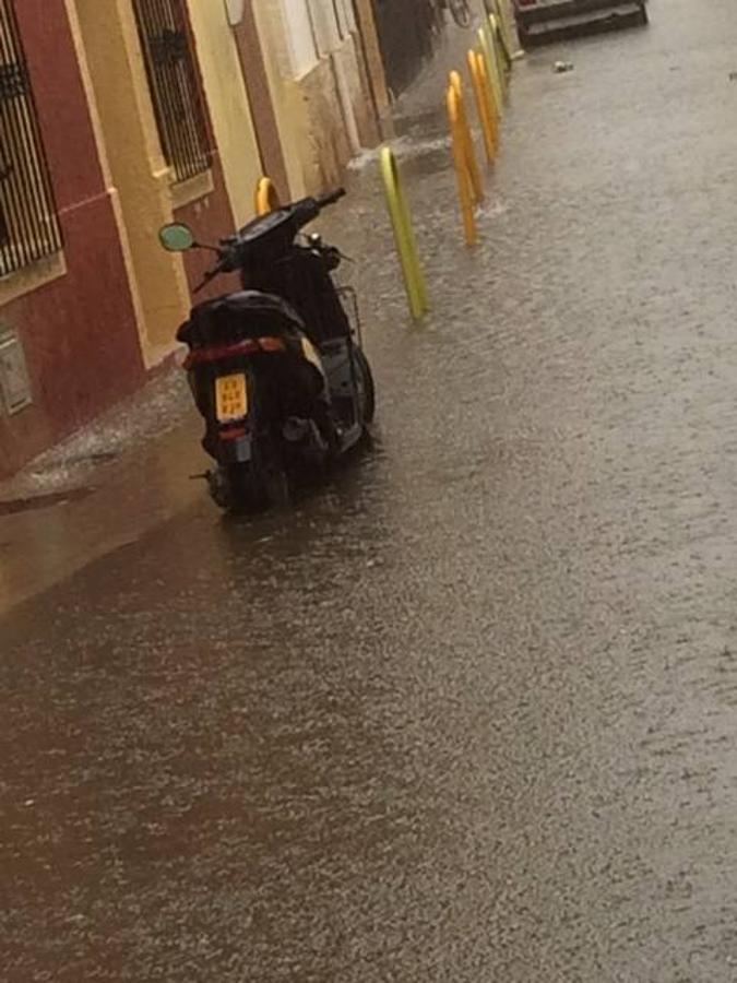 Una tormenta inunda Dénia y obliga a cerrar playas en Calpe por derrumbes