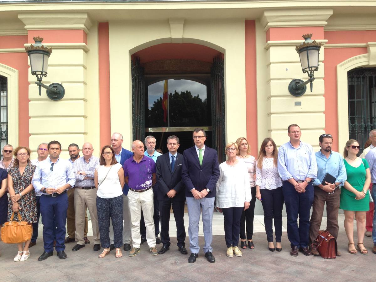 Minuto de silencio en el Ayuntamiento de Murcia.