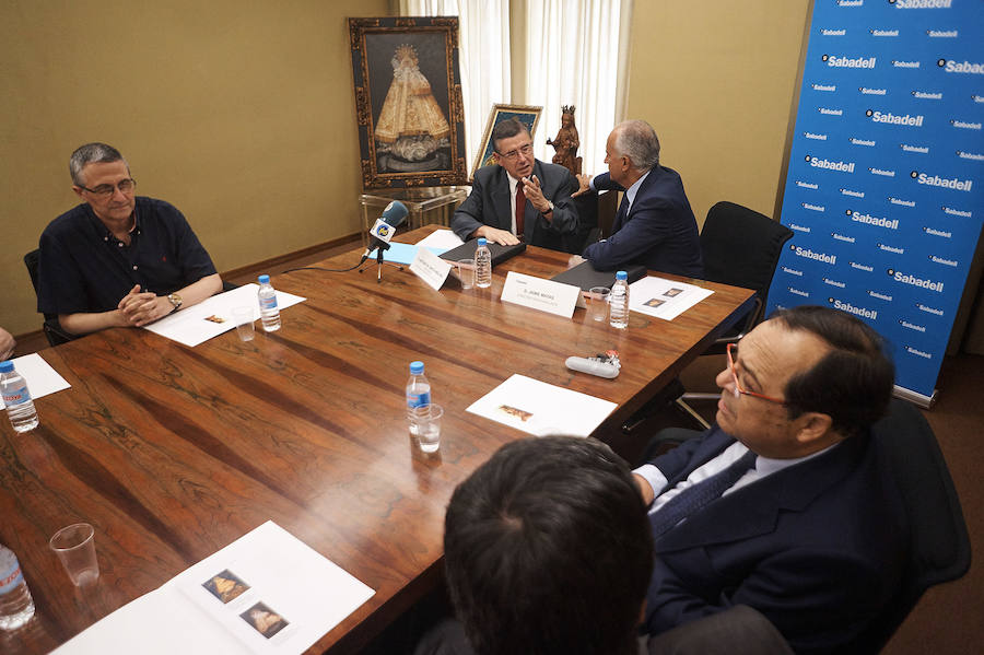 La Archicofradía de Monserrate recibe tres obras con la imagen de la patrona