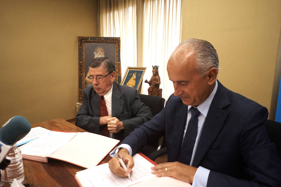 La Archicofradía de Monserrate recibe tres obras con la imagen de la patrona